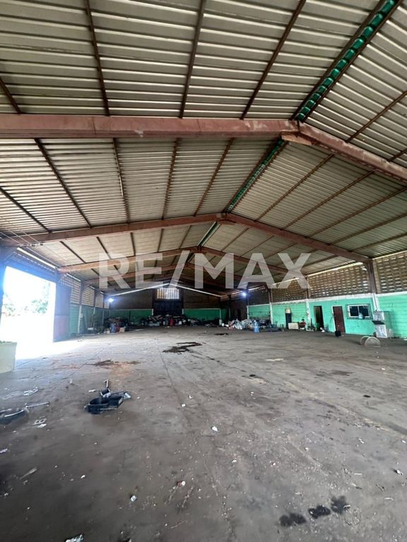 Galpón con terreno vía La Coromoto, Remax Millenium