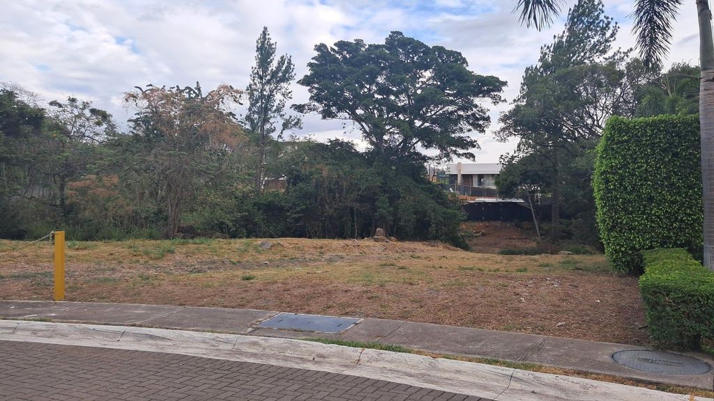 Venta de Lote en La Guácima, Alajuela. RAH 26-38