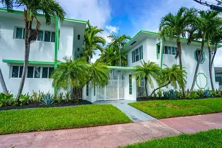 2180 Bay Dr APT 4B, Miami Beach, FL 33141