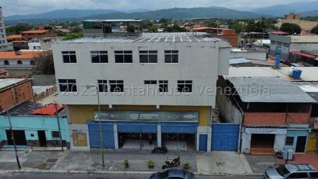 23-29969 Yineth Cordero Trae Para Ti Edificio En Venta De 3 Pisos En Construcción, Obra Gris, Amplio Local Comercial Para Dividir Y Acondicionar 3 Locales Barquisimeto Lara Rahco Y:c