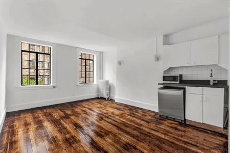 323 West 4th Street