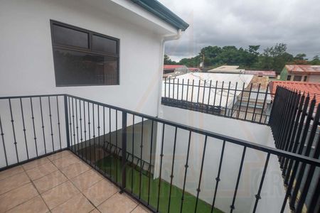  5000 / Casa / venta / Tres Ríos / Moderna / Segura / Excelente ubicación