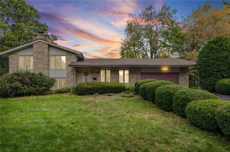 525 Fox Meadow Rd, Rochester, NY 14626 