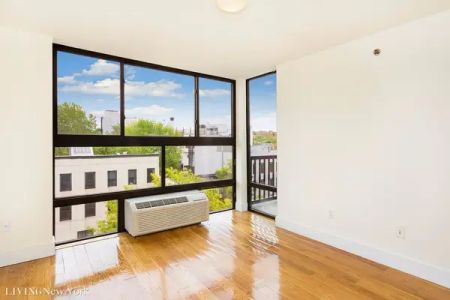 572 Fifth Avenue