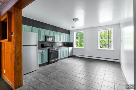 662 Metropolitan Avenue