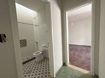 A 3 Cuadras De Av. Italia Y Comercio