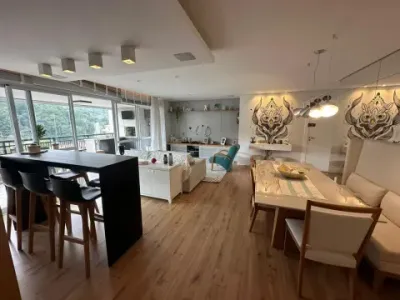 À venda | 170 m², Sacada com Churrasqueira, 4 quartos e 3 vagas - Itacorubi, em Florianópolis.