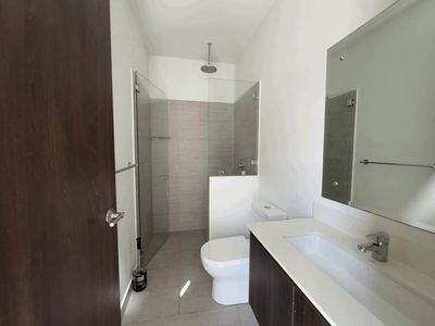  Alquila casa Moderna en condominio en santa teresa.