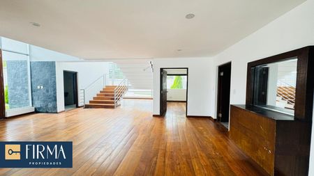 ALQUILA ESTA CASA EN ACHUMANI