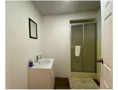  Alquiler 1 habitación 70m2 y 80 m2por el Cristo de Sabanilla . Agua , Luz y internet incluido