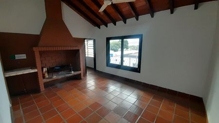 ALQUILER – 3 PISOS EN EDIFICIO EN ESQUINA – IDEAL VIVIENDA Y/O COMERCIO  📍 Choferes del Chaco –  Foto 4 de 10