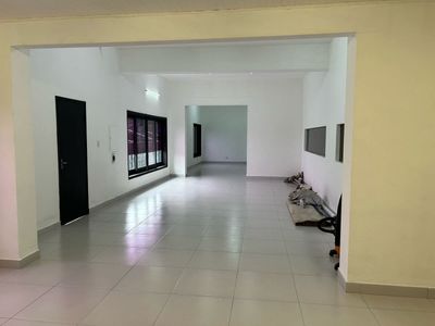 ALQUILER – 3 PISOS EN EDIFICIO EN ESQUINA – IDEAL VIVIENDA Y/O COMERCIO  📍 Choferes del Chaco –