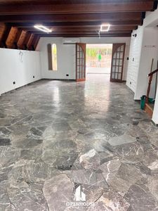 Alquiler Casa 15 años 3 dormitorios, 165m2, 2 cocheras, Barrio Dalvian, Mendoza, Mendoza Capital | Argenprop