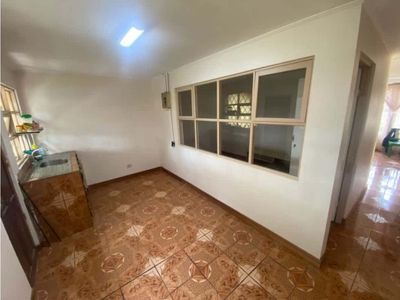  Alquiler Casa Amplia en Urbanización Metrópoli, Desamparados.