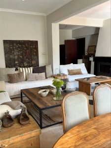 Alquiler Casa Carrasco Sur, 4 Dormitorios y servicio. Orientación Norte.