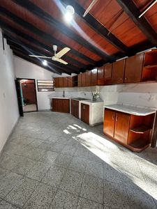 ALQUILER – CASA en San Lorenzo/Luque (a 4 cuadras de la Subestática)