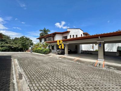  Alquiler de amplio apartamento de 3 habitaciones en Escazú