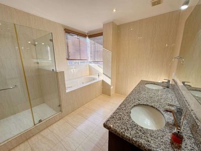  ALQUILER DE APARTAMENTO EN ESCAZU CON LÍNEA BLANCA