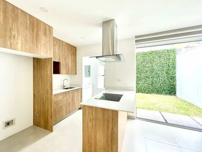 Alquiler de casa en condominio en Pozos de Santa Ana