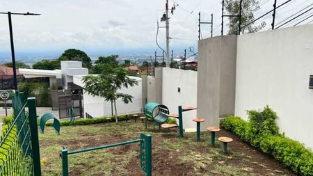  Alquiler de casa en condominio San Antonio Escazú