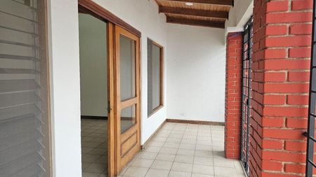 Alquiler de Casa en Freses, Curridabat. Foto 4 de 10