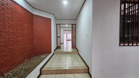 Alquiler de Casa en Freses, Curridabat. Foto 2 de 10