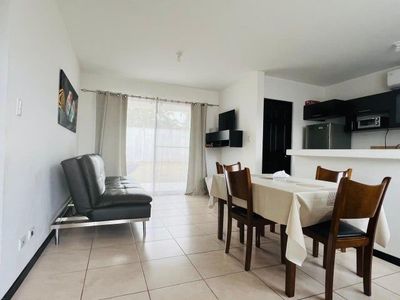 Alquiler de Casa en Parrita, Puntarenas.  Foto 2 de 10