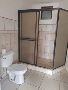  Alquiler de casa en residencial con seguridad