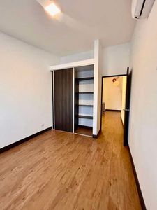  Alquiler de casa, Escazú. Sí mascota. Cerca de Santa Ana