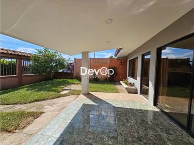  Alquiler de casa, incluye servicios. San Francisco, San Isidro de Heredia