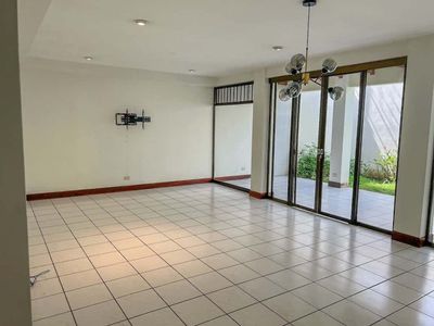  Alquiler de Casa Independiente en Trejos Montealegre Escazú Foto 2 de 20