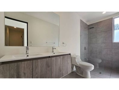  ALQUILER DE CASA PARA ESTRENAR DE 3 HABITACIONES EN ESCAZÚ