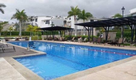 Alquiler De Moderna Casa En Tres rios