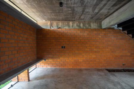 ALQUILER DÚPLEX DE DISEÑO ÚNICO  Fernando de la Mora – Zona Sur Foto 2 de 23