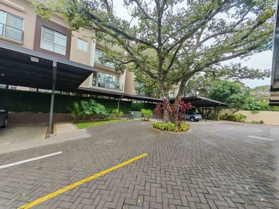  ALQUILER EN CONDOMINIO ACANTO APARTAMENTO CON LINEA BLANCA