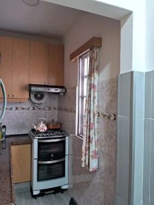 ALQUILER EN CORDON DE 1 DORMITORIO, SEGUNDO PISO POR ESCALERA AL INTERIOR, GASTOS COMUNES BAJOS