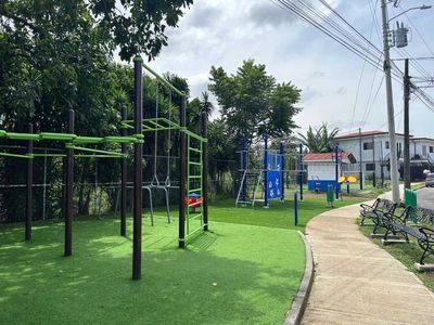   Alquiler en Escazú US$800 +Deposito -  No mascotas + Incluye agua y Luz