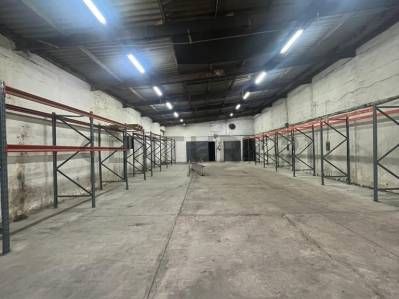 Alquiler La Blanqueada Depósito con Oficinas 536 m2. A mts de Bvr Artigas