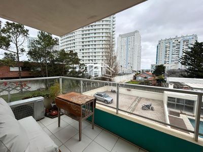 Alquiler monoambiente punta del este playa mansa edificio luna azul ii piscina y terraza
