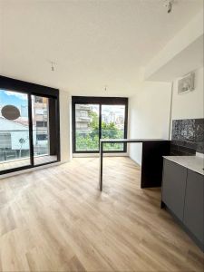 Alquiler o Venta Apartamento 1 Dormitorio 1 baño con **Garaje** – Tres Cruces Cordón