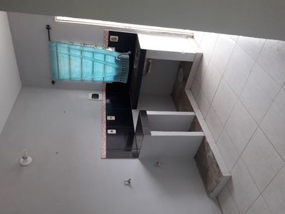 alquilo 2 habitaciones y un baño privado zona stock acceso sur Foto 2 de 2