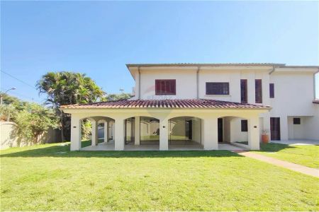 Alquilo amplia y fina residencia en Los Laureles