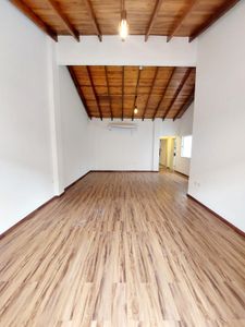 Alquilo Amplio Departamento De 3 Habitaciones, Barrio Recoleta. Foto 2 de 10