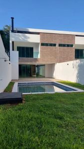 Alquilo amplio duplex de 3 dormitorios en Luque