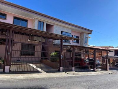 Alquilo apartamento muy amplio, 90 m2 en Residencial cerrado en Santa Lucía Barva