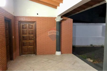 Alquilo casa a pocos metros de Acceso Sur Foto 7 de 11