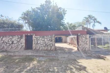 ALQUILO CASA AMOBLADA EN LAMBARE