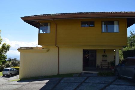  Alquilo casa amplia en Concepción, San Rafael. Residencial con seguridad, amoblada
