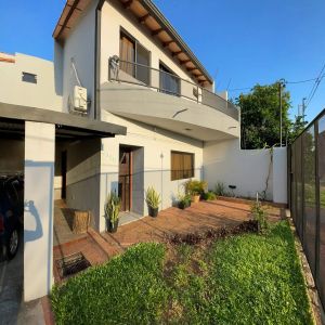 ALQUILO CASA CON PISCINA EN LAMBARÉ!!