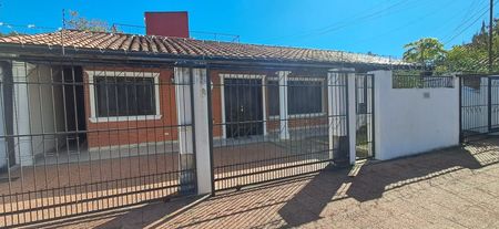 Alquilo Casa de 2 Dormitorios zona ykua Sati  